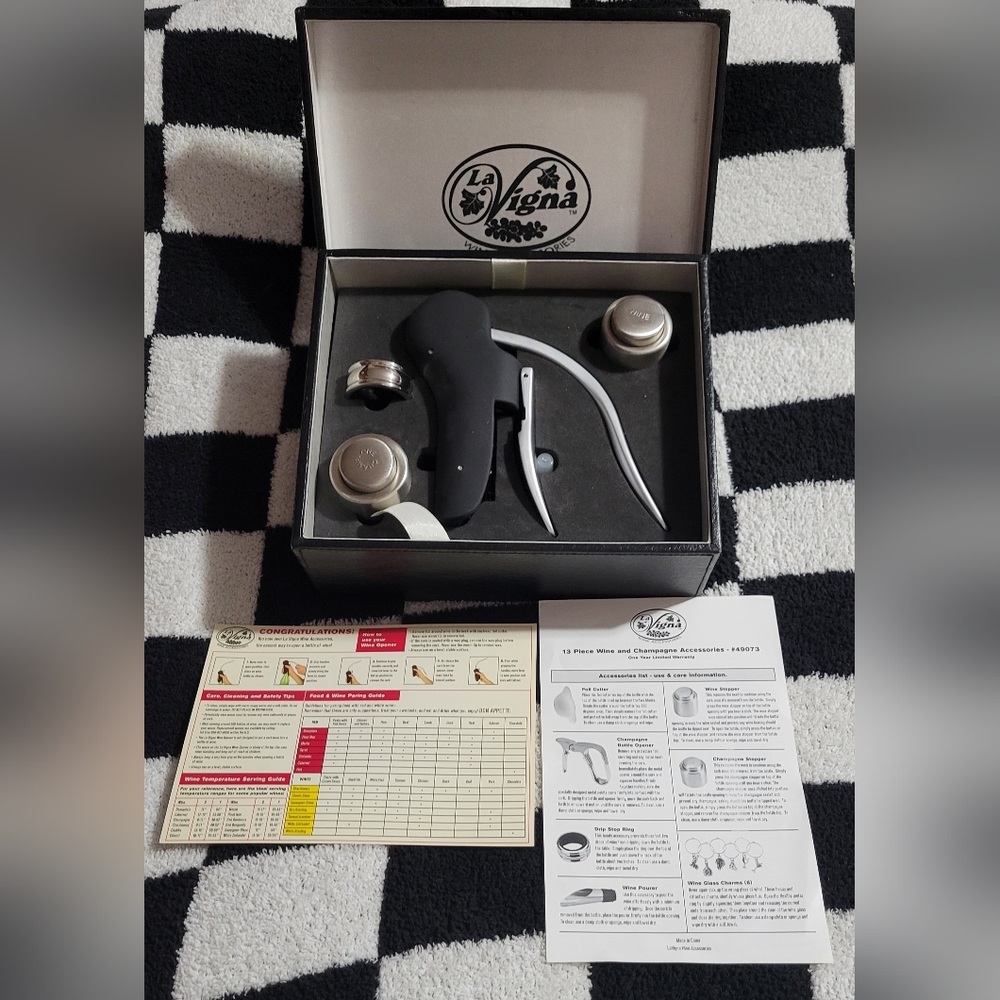La Vigna wine accessories boxed set